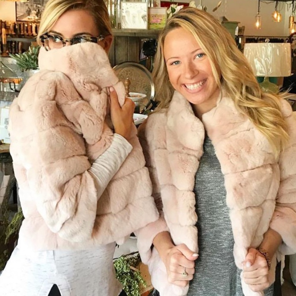 🍀 Pink Fur Coat (Fur: Rex Rabbit) Runs small - Picture 2 of 8